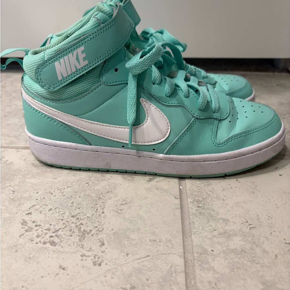 Nike Kids Sneakers in Teal and White